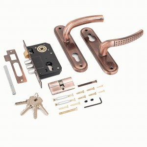 АЛЛЮР 132/3-61А AC ст.медь мал.корп. 5кл М/О расстояние 61,5мм 3-ригеля Замок врезной с/руч  (12)