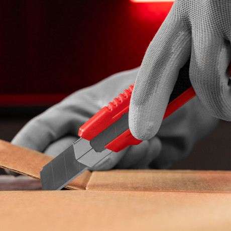 Нож, 18 мм, выдвижное лезвие, металлическая направляющая Matrix