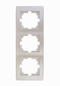 Lezard RAIN рамка 3 мест. верт. жемчужно-бел. металлик (PC) 703-3030-153