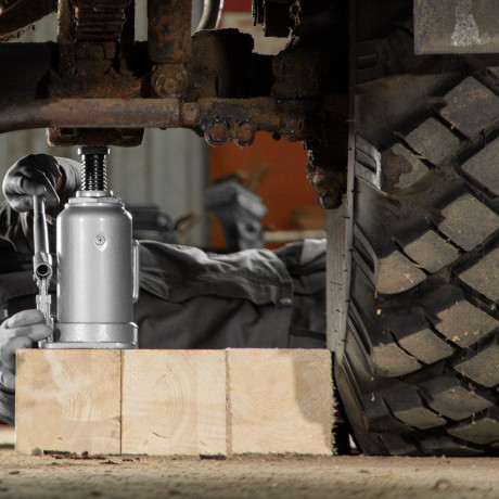 Домкрат гидравлический бутылочный, 20 т, высота подъема 242-452 мм Matrix