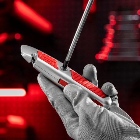 Нож, 19 мм, выдвижное трапециевидное лезвие, отделение для лезвий, метал. корпус Matrix