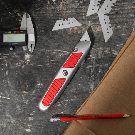 Нож, 19 мм, выдвижное трапециевидное лезвие, отделение для лезвий, метал. корпус Matrix