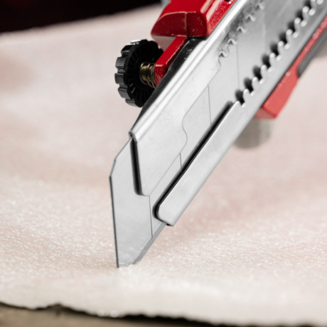 Нож, 25 мм, выдвижное лезвие, усиленная металлическая направляющая, металлическая обрезиненная рукоятка Matrix