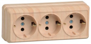 IEK ОКТАВА роз. ОУ 3 мест. (земля) 16А сосна (корпус ABS) РС23-3-ОС