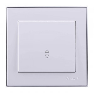 Lezard RAIN выкл. прох. СУ 1 кл. бел. с бок. вст. хром (корпус PC) 703-0225-105