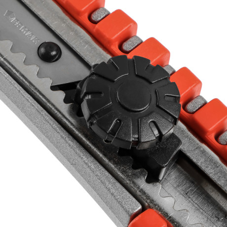 ЕРМАК Нож универсальный 18мм, метал.направ., Twist lock, метал.корпус+TPR, блистер