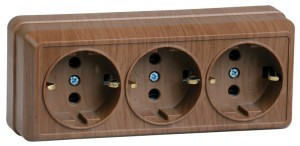 IEK ОКТАВА роз. ОУ 3 мест. с з/к 16А ДУБ (темное дерево) РС23-3-ОД