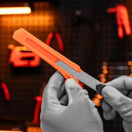 Нож, 18 мм, выдвижное лезвие Sparta