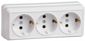 IEK ОКТАВА роз. ОУ 3 мест. (земля) 16А белый (корпус ABS) РС23-3-ОБ