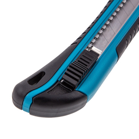 Нож, 170 мм, обрезиненный ABS-корпус, выдвижное сегментное лезвие 18 мм (SK-5) металлическая направляющая, 5 запасных лезвий Gross