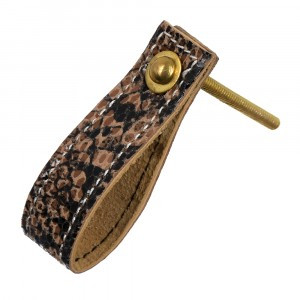 Ручка кожаная для мебели Питон шов бел (в кор 6 шт, цена за шт) BLUMEN HAUS