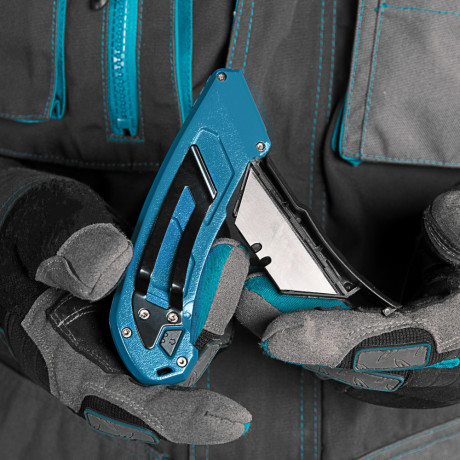 Нож, 130 мм, алюминиевый корпус, выдвижное трапециевидное лезвие 18 мм (SK-5) клипса для ремня, 4 лезвия Gross