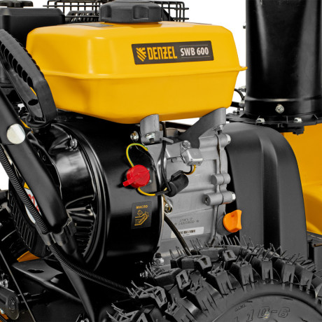 Гибридная снегоуборочная машина с функц. подметания SWB-600, 212 сс, руч. старт, 2 насадки Denzel