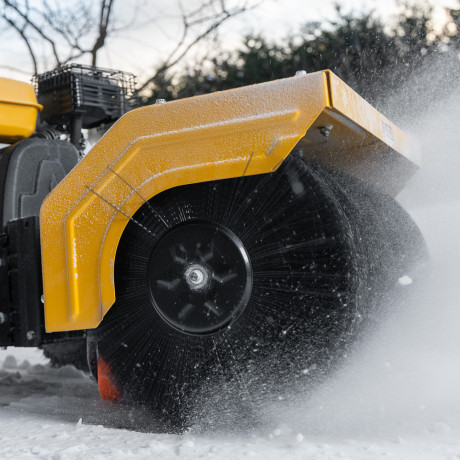 Гибридная снегоуборочная машина с функц. подметания SWB-600, 212 сс, руч. старт, 2 насадки Denzel