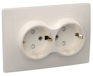 IEK КВАРТА РСш12-3-ККм роз. СУ 2 мест. земля с защ.штор. 16А крем. ERK21-K33-16-DM