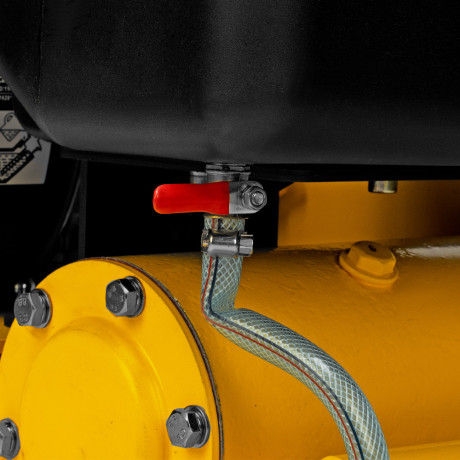 Виброплита бензиновая VC-30W, 30 кН, 60*45 см, 196 см3, бак для воды Denzel