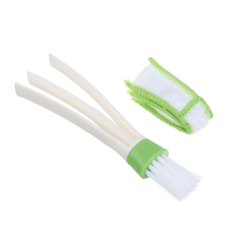 Губка и кисть для чистки труднодоступных мест автомобиля