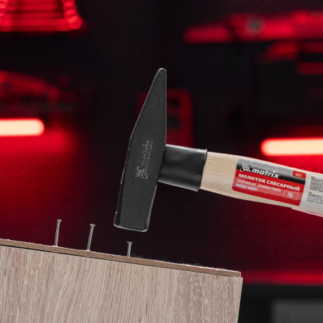 Молоток слесарный, 200 г, квадратный боек, деревянная рукоятка Matrix