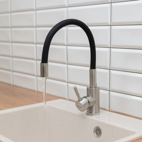 СоюзКран Смеситель для кухни, силиконовый излив, кер. картридж 35мм, черный, нерж. сталь, SS01-С132