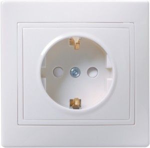 IEK КВАРТА РСш10-3-КБ роз. СУ 1 мест. земля с защ.штор. 16А бел. ERK11-K01-16-DM