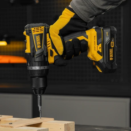 Дрель-шуруповерт аккумуляторная ударная бесщет CIDB-IB-18-02, Li-Ion, 18 В, 2 акк. Denzel