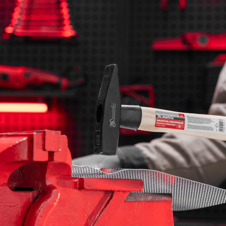 Молоток слесарный, 300 г, квадратный боек, деревянная рукоятка Matrix