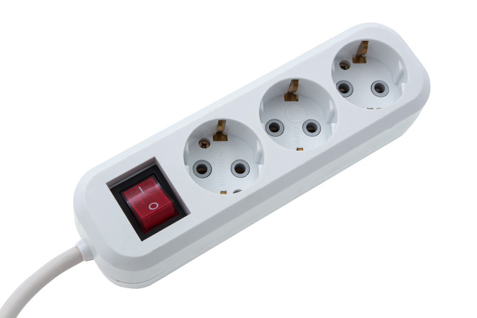 Удлинитель бытовой 3 м, 10A, тип УХз10, с заземлением и выключателем, 3 розетки, Сибртех