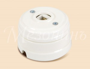 МЕЗОНИНЪ роз. ОУ 1 мест. комп. RJ45 с рамкой (D70x45), белый фарфор GE70341-01