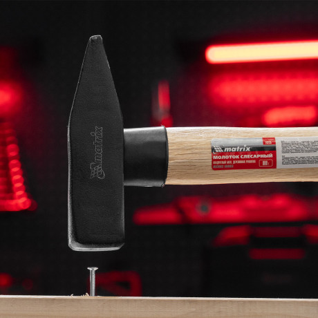 Молоток слесарный, 800 г, квадратный боек, деревянная рукоятка Matrix