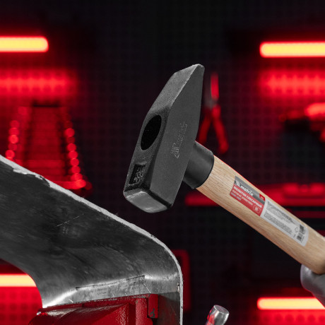 Молоток слесарный, 800 г, квадратный боек, деревянная рукоятка Matrix