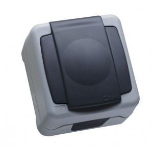 Makel PLUS роз. ОУ 1 мест. сер. земля (винт. зажим, крышка, IP55) 36064029