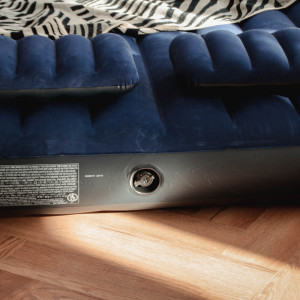 INTEX Кровать надувная Classic downy (Fiber tech) Квин, руч.насос, 2 подушки,1,52x2,03м x 25см,64765