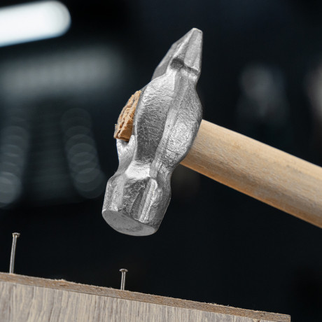 Молоток слесарный, 200 г, круглый боек, деревянная рукоятка