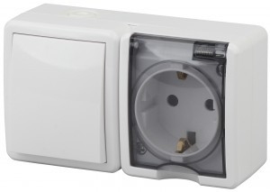 ЭРА Эксперт блок ОУ (роз.16A + выкл.10A) бел. IP54, земля, крышка) 11-7401-01 (1/8/80)