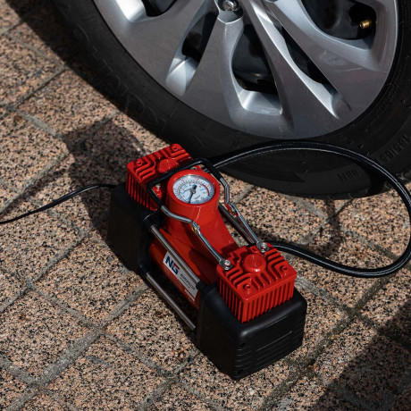 ЕРМАК Набор 12 предметов с 2-х поршневым компрессором 12В, 60л/мин, 180Вт