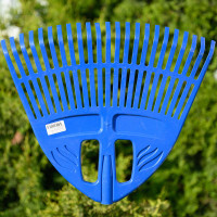 Грабли веерные пластиковые 23 зуба ЦВЕТНЫЕ