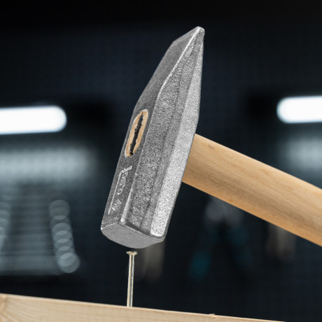 Молоток слесарный, 500 г, квадратный боек, деревянная рукоятка