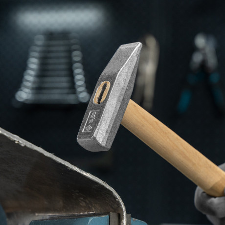 Молоток слесарный, 500 г, квадратный боек, деревянная рукоятка