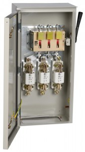 IEK ящик с рубильником и предохранителями ЯРП-400А У1 (325х663х191) IP54 YARP-400-74-54