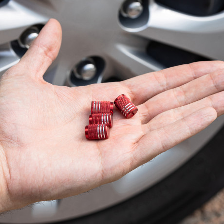 ЕРМАК Набор заглушек ниппеля 4шт. алюминиевый, универсальный, красный