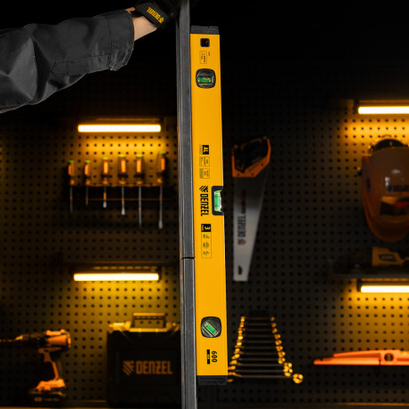 Уровень алюминиевый, магнит, фрезерованный, 3 глазка (1 зеркал.) 0,5 мм/м, 600 мм Denzel