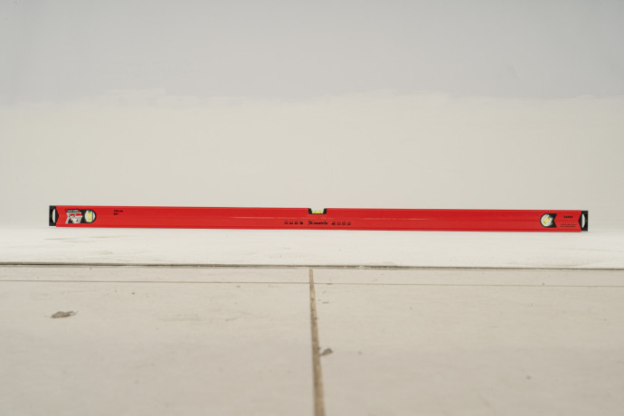 Уровень алюминиевый магнитный, 1500 мм, фрезерованный, 3 глазка (1 зеркальный) усиленный Matrix