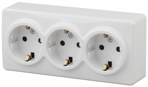 ЭРА Эксперт роз. ОУ 3 мест. 16А бел. (земля) 3х2P+E Schuko 11-2208-01 (1/6/60)