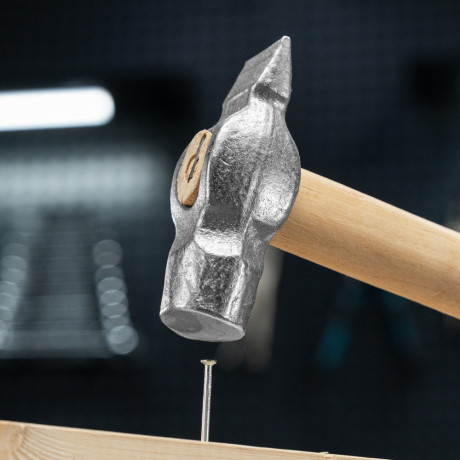 Молоток слесарный, 600 г, круглый боек, деревянная рукоятка