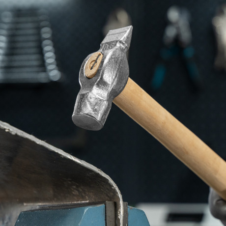 Молоток слесарный, 600 г, круглый боек, деревянная рукоятка