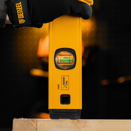 Уровень алюминиевый, магнит, фрезерованный, 3 глазка (1 зеркал.) 0,5 мм/м, 800 мм Denzel