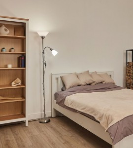 Uniel св-к напол торшер Е27+Е14 2х60W мех.выкл., мет/пласт 1780x230 серебр/бел UML-T520 SILVER/WHITE