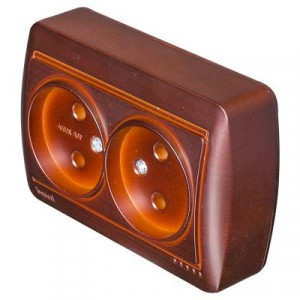 "Lezard DEMET роз. ОУ 2 мест. 16А маун,  (основание PBT, корпус PC) 711-0400-128