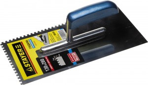 Гладилка STAYER "PROFI" нержавеющая с деревянной ручкой, зубчатая, 8х8мм