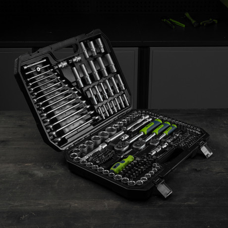 Набор инструментов, 1/2", 3/8", 1/4", пластиковый кейс 215 предм. Сибртех